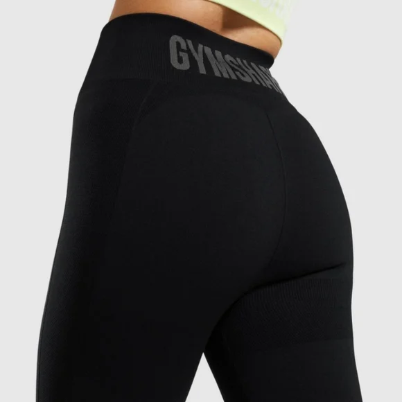 Gymshark Flex Cycling Shorts in Black/Charcoal - Picture 6 of 11